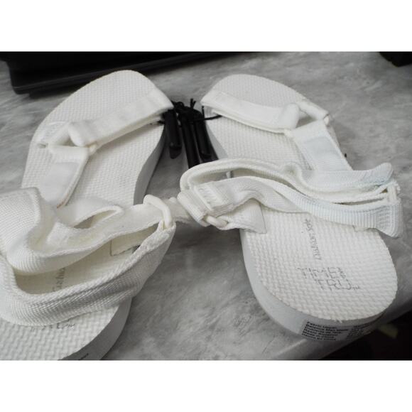 Time Tru White Sandals Sz 7 Still tagged - Picture 1 of 4